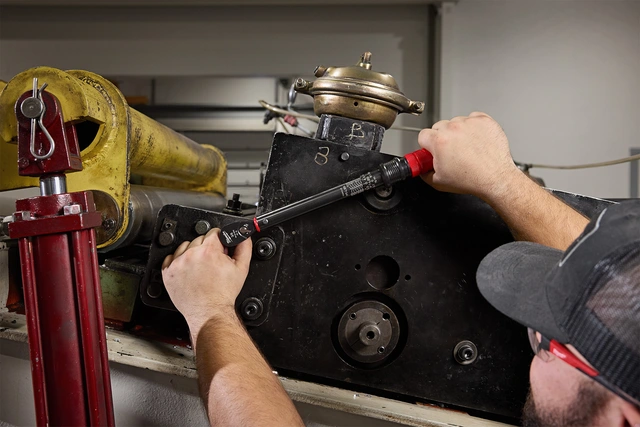 MOMENTNØKKEL 3/8" DR. KLIKK 10–50 NM 4932500850 - Milwaukee 