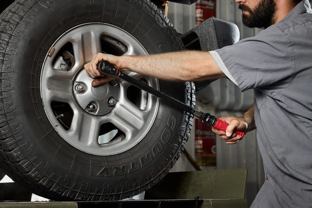 MOMENTNØKKEL 3/8" DR. KLIKK 25–140 NM 4932500824 - Milwaukee 