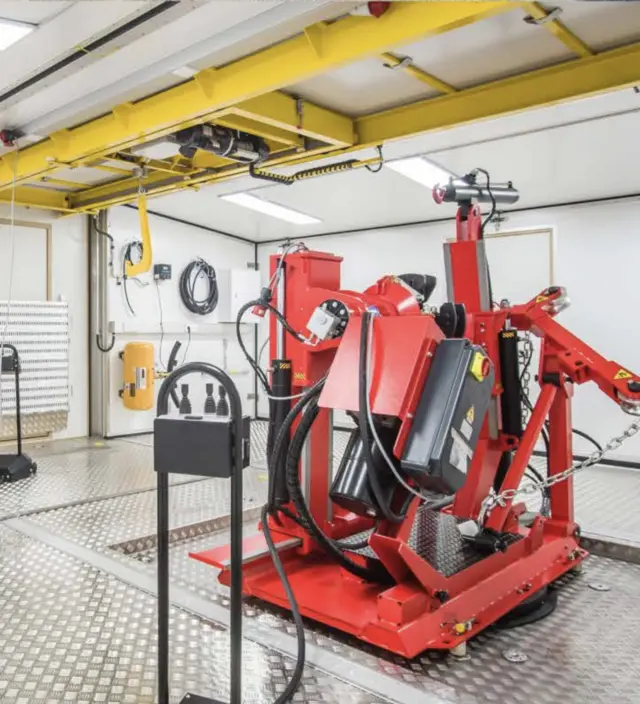 3-IN-1 TIRE REPAIR WORKSHOP 20F CSC, ISO 6120 x 2438 x 2591mm, Expanding 