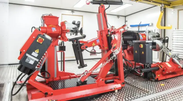 3-IN-1 TIRE REPAIR WORKSHOP 20F CSC, ISO 6120 x 2438 x 2591mm, Expanding 