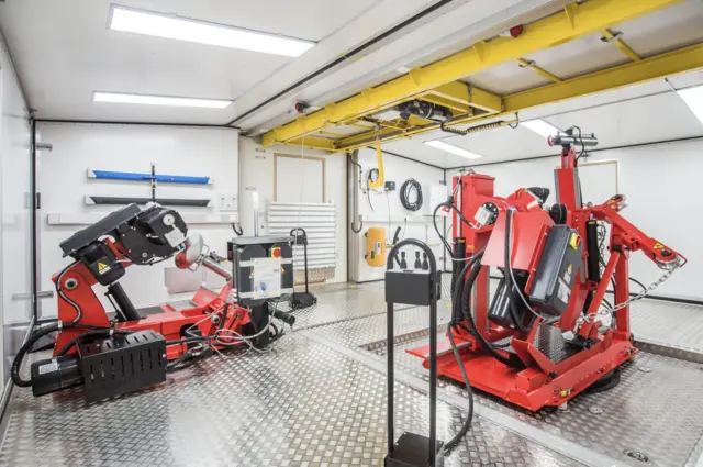 3-IN-1 TIRE REPAIR WORKSHOP 20F CSC, ISO 6120 x 2438 x 2591mm, Expanding 