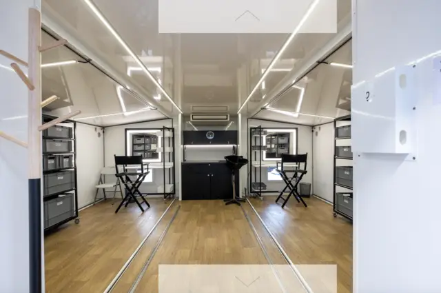 MOBILE XL FLEXUNIT TRUCK 3 in 1 solution, 7200kg, 33m2 