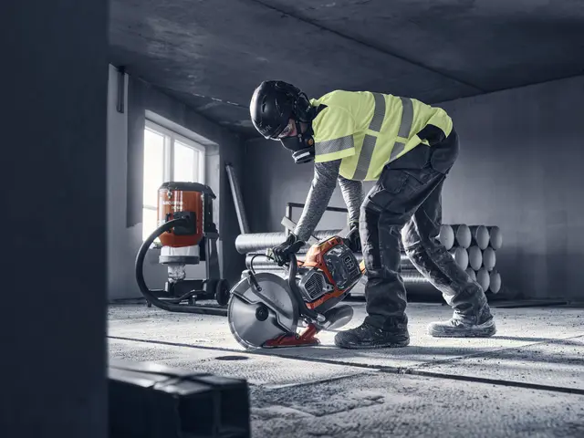 K 1 PACE MOTORKAPPESAG 14" X-HALT™ Husqvarna - Batteridrevet 