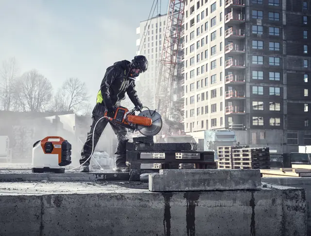 K 1 PACE MOTORKAPPESAG 14" X-HALT™ Husqvarna - Batteridrevet 