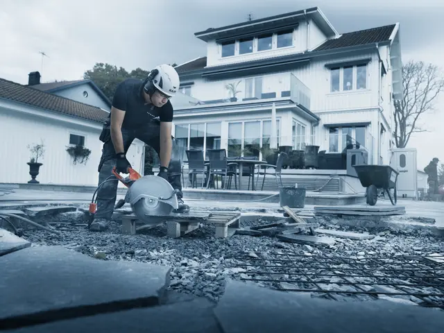 K 4000 MOTORKAPPESAG ELEKTRISK M.LEDNING Husqvarna - Ø=350 Blad maks 