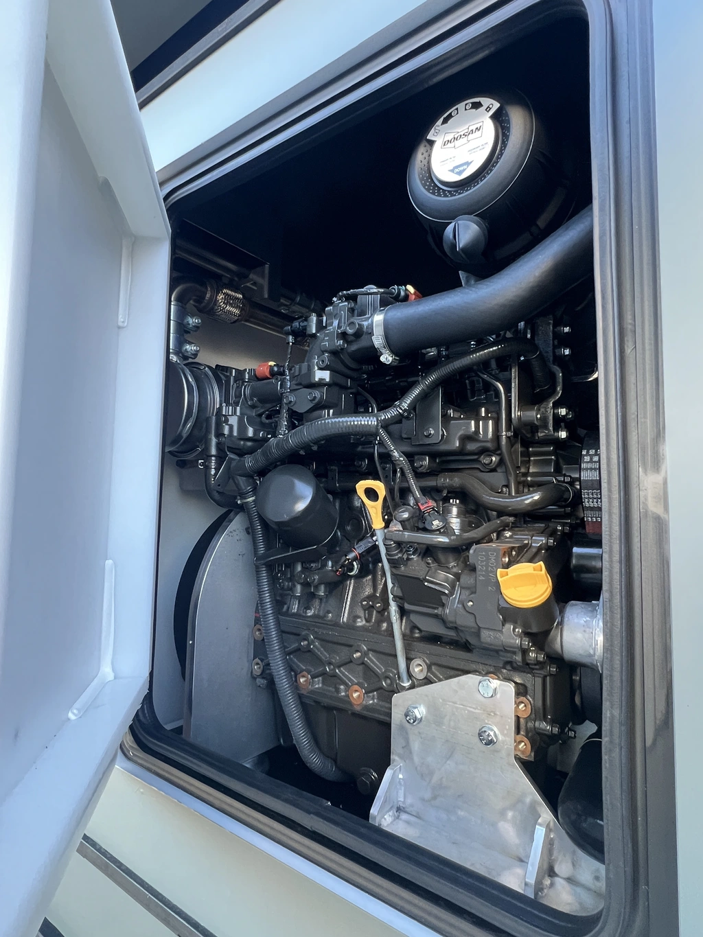 POWER CUBE HYBRID 406041 GREEN ENERGY Compressor, Generator, UPS & Solarfoil 