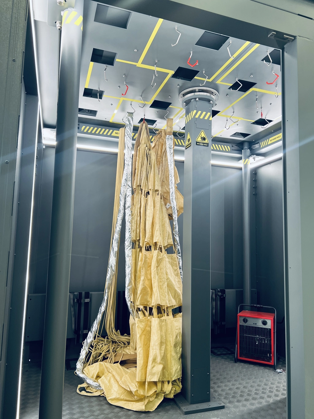 MOBILE DRAG / PARA CHUTE DRYING TOWER For drying 6 ea. drag / para chutes 