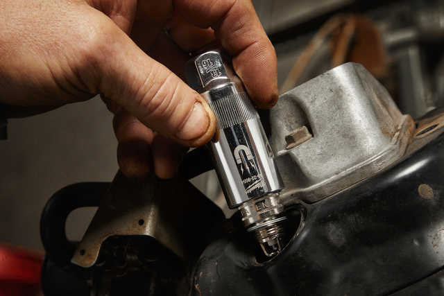 TENNPLUGGPIPE 3/8"DR MED MAGNET - 16MM Milwaukee 