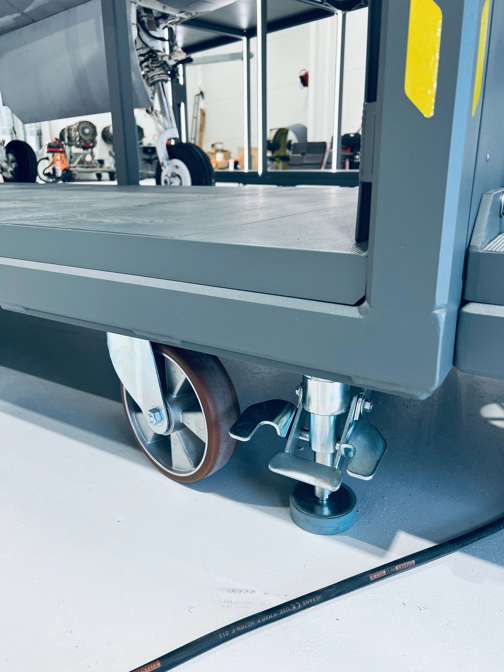 F-16 AIRCRAFT SERVICE MAINTENANCE MODULE Fuselage stands LH/RH, 4 PCS, FTA 