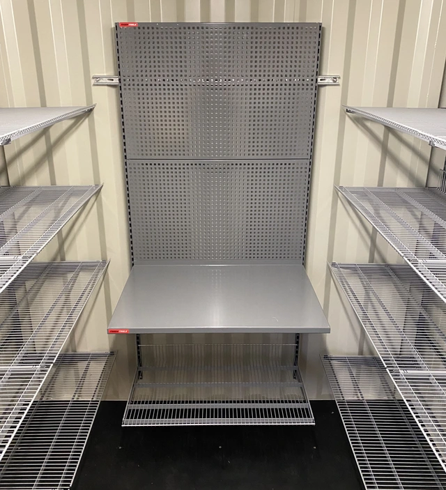 CONTAINER 10 FOT BM M/INNREDNING RAL3020 BM type 3 - Heng. innredning, lys, varme 