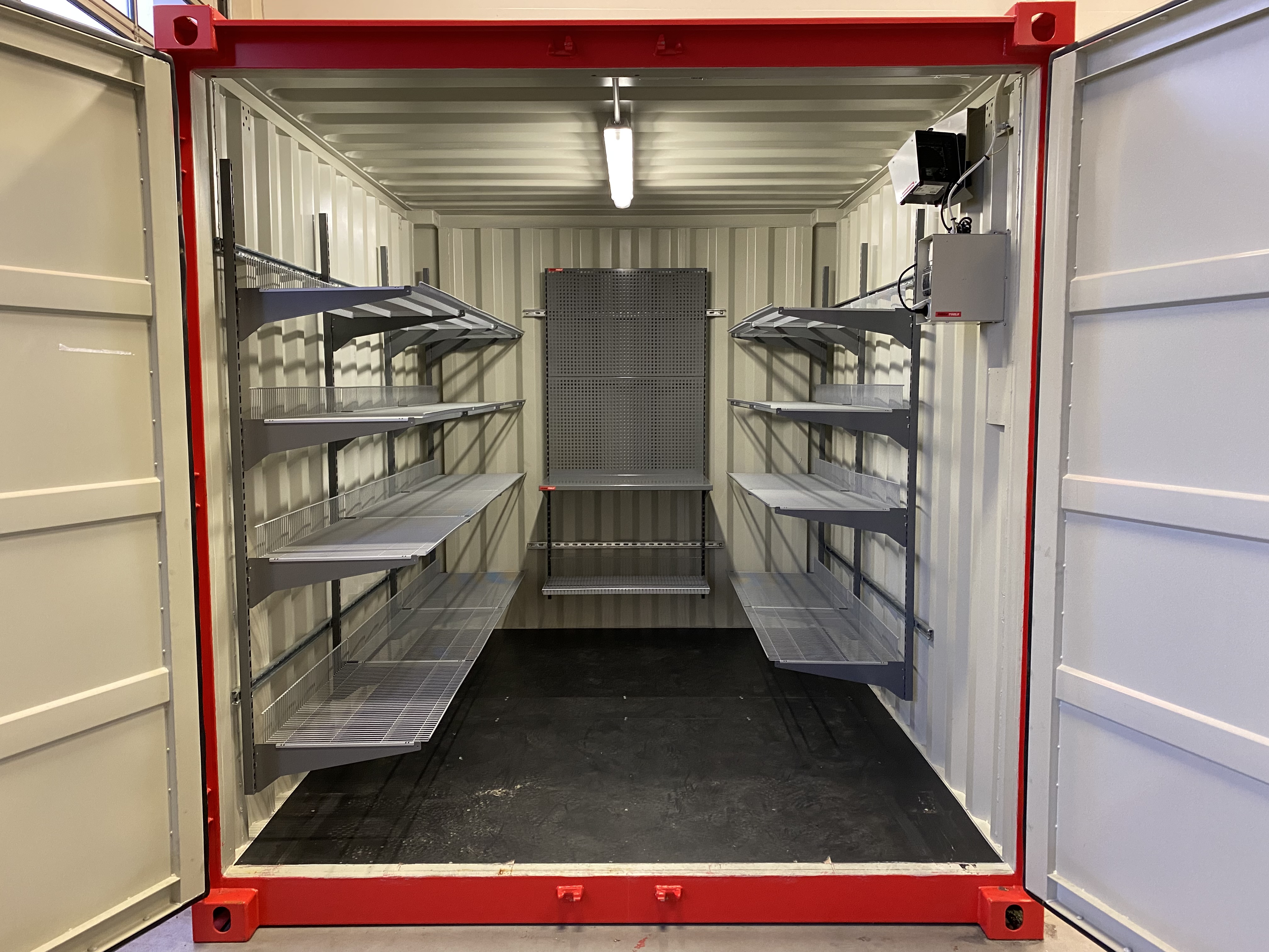 CONTAINER 10 FOT BM M/INNREDNING RAL3020 BM type 3 - Heng. innredning, lys, varme 