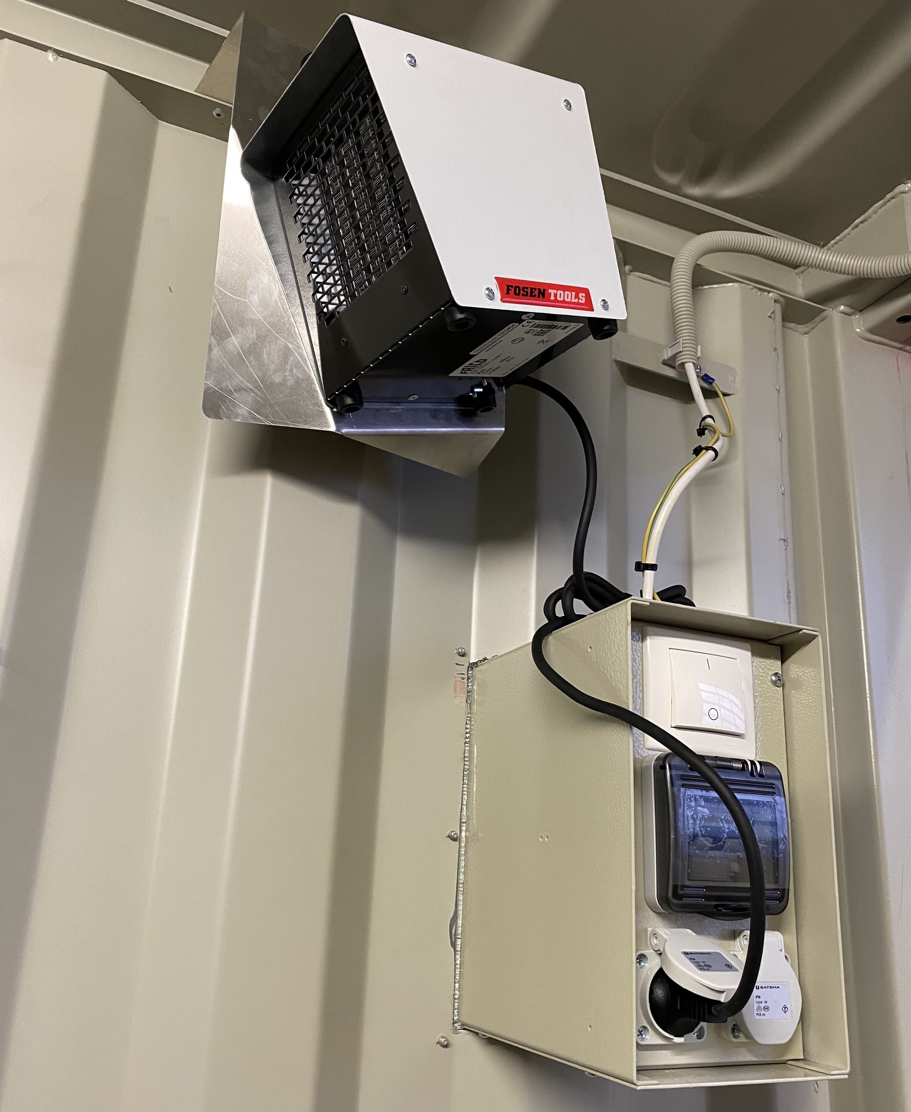 CONTAINER 10 FOT BM type 2 - RAL3020 BM type 2 - Lys + varme UTEN  innredning 