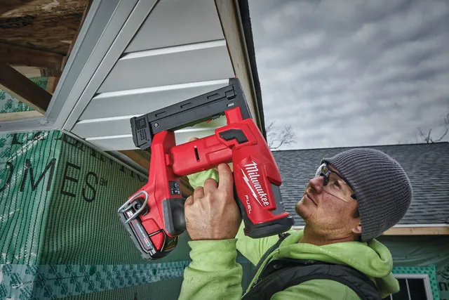 KRAMPEPISTOL M18 FNCS18GS-202X Smal krampepistol - Milwaukee 