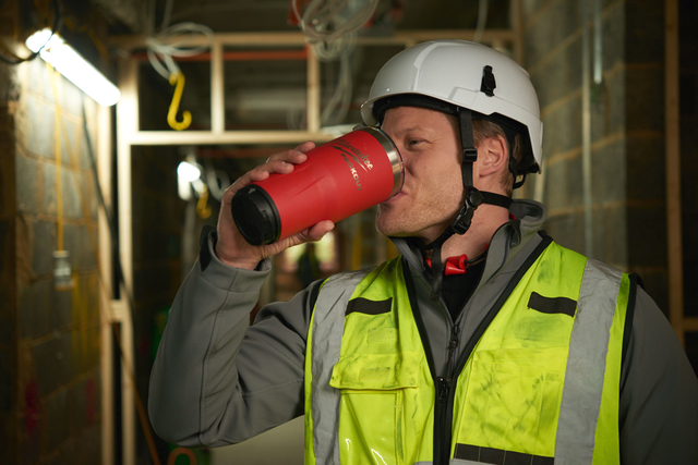 TERMOKOPP RØD PACKOUT 591ML Med mulighet for gravering - Milwaukee 