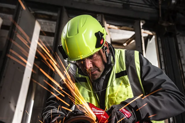 VERNEHJELM BOLT200 HI-VIS GUL UVENTILERT Milwaukee 