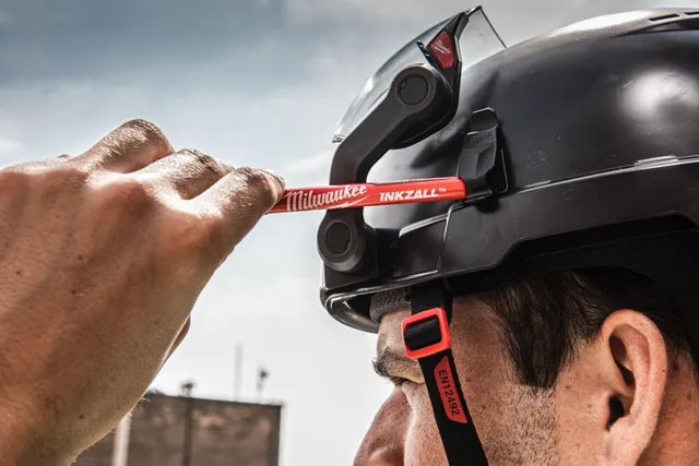 VERNEHJELM BOLT200 SORT UVENTILERT Milwaukee 
