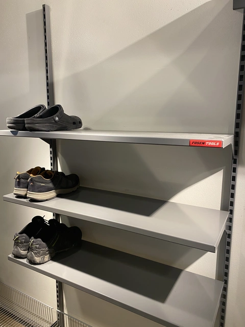 SKOHYLLE 3 HYLLER B900 INKL. VEGGSKINNER Systemvegg, S6502-B - Fosen Tools