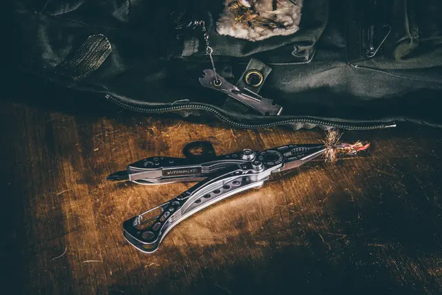MULTIVERKTØY SKELETOOL RUSTFRI Med mulighet for gravering - Leatherman 
