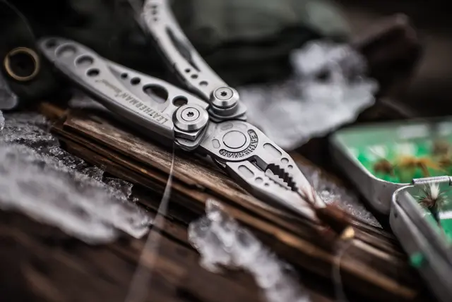 MULTIVERKTØY SKELETOOL RUSTFRI Med mulighet for gravering - Leatherman 