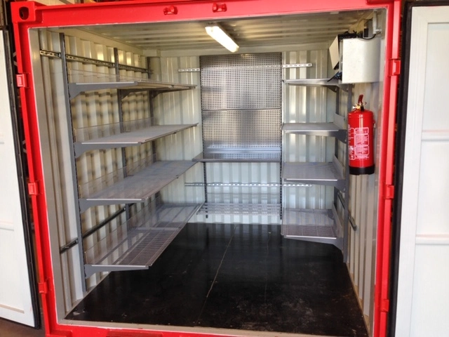 CONTAINER 8 FOT BM M/INNREDNING RAL3020 BM type 3 - Heng. innredning, lys, varme 