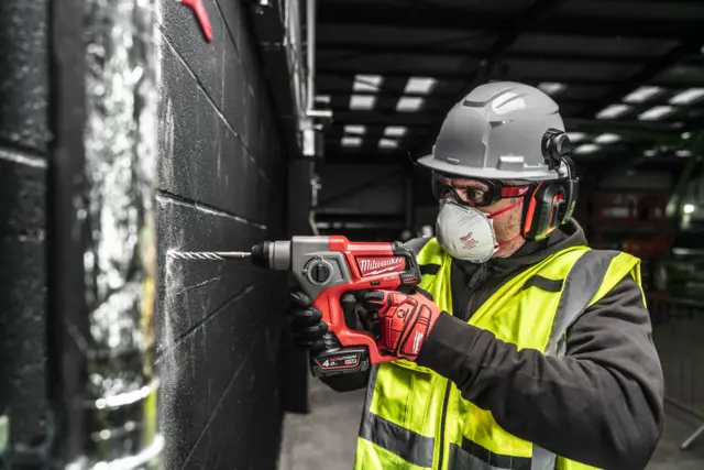 LAV-PROFIL VERNEBRILLER KLAR VENTILERT Milwaukee 