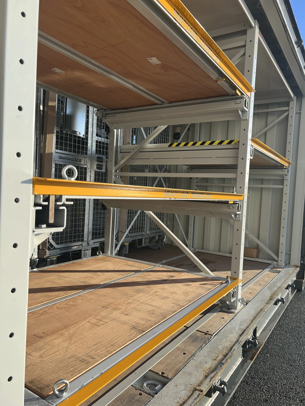 CONTAINER HEAVY LOAD 20´RIGHTSIDE ACCESS Racking+ locker, Low Cube, FTC 
