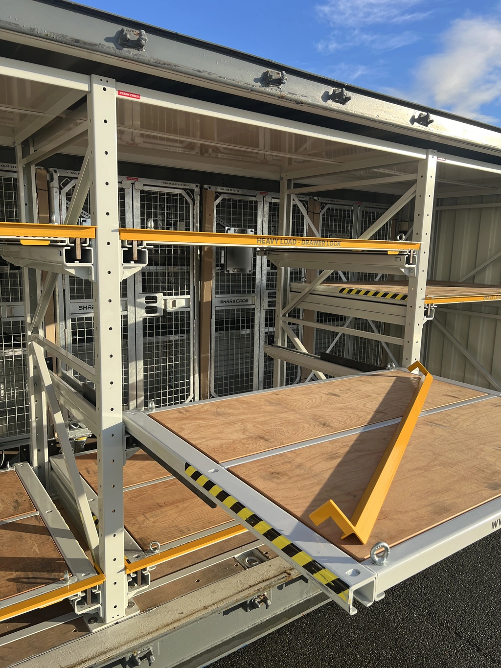 CONTAINER HEAVY LOAD 20´RIGHTSIDE ACCESS Racking+ locker, Low Cube, FTC 
