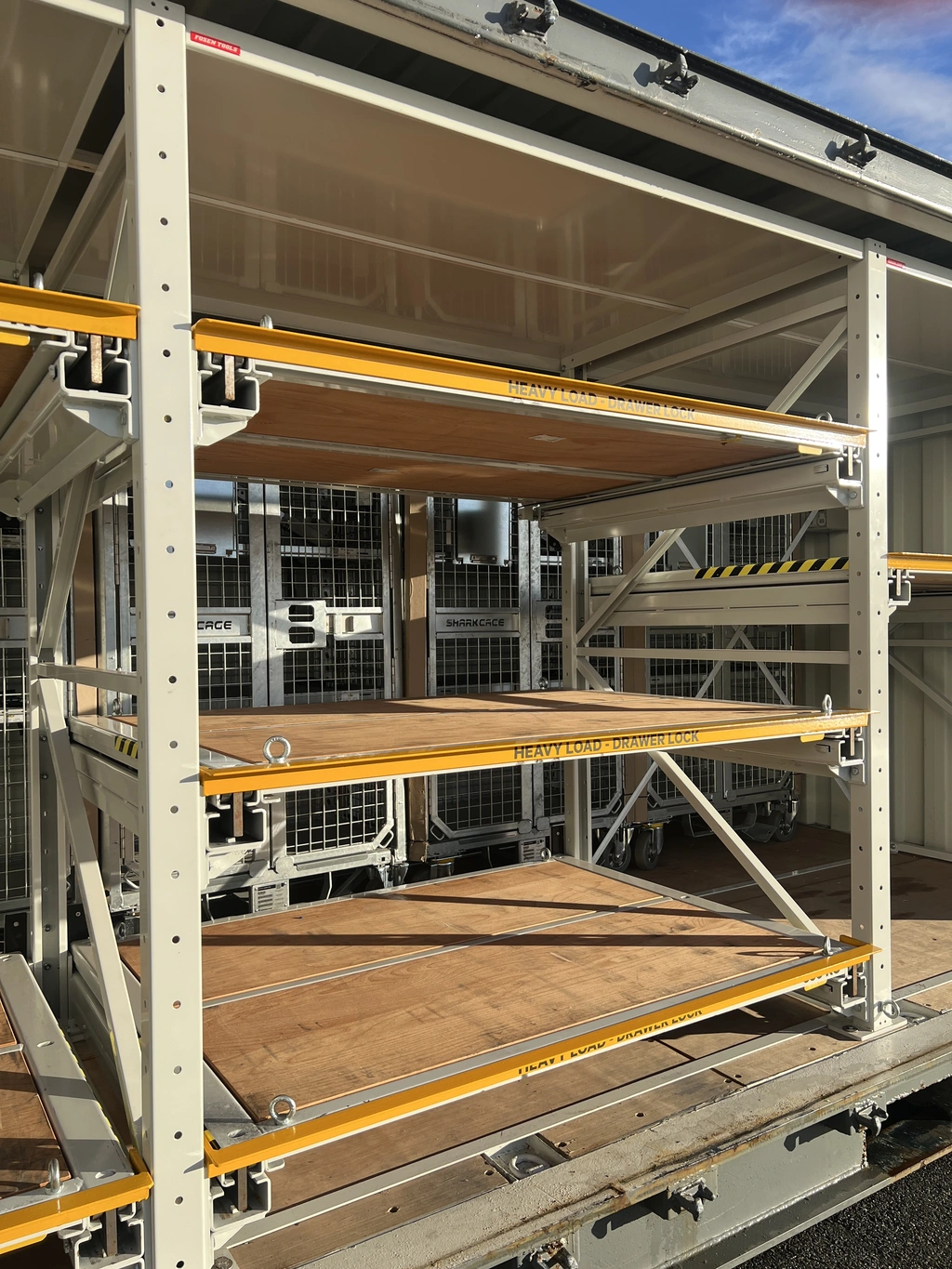 CONTAINER HEAVY LOAD 20´RIGHTSIDE ACCESS Racking+ locker, Low Cube, FTC 